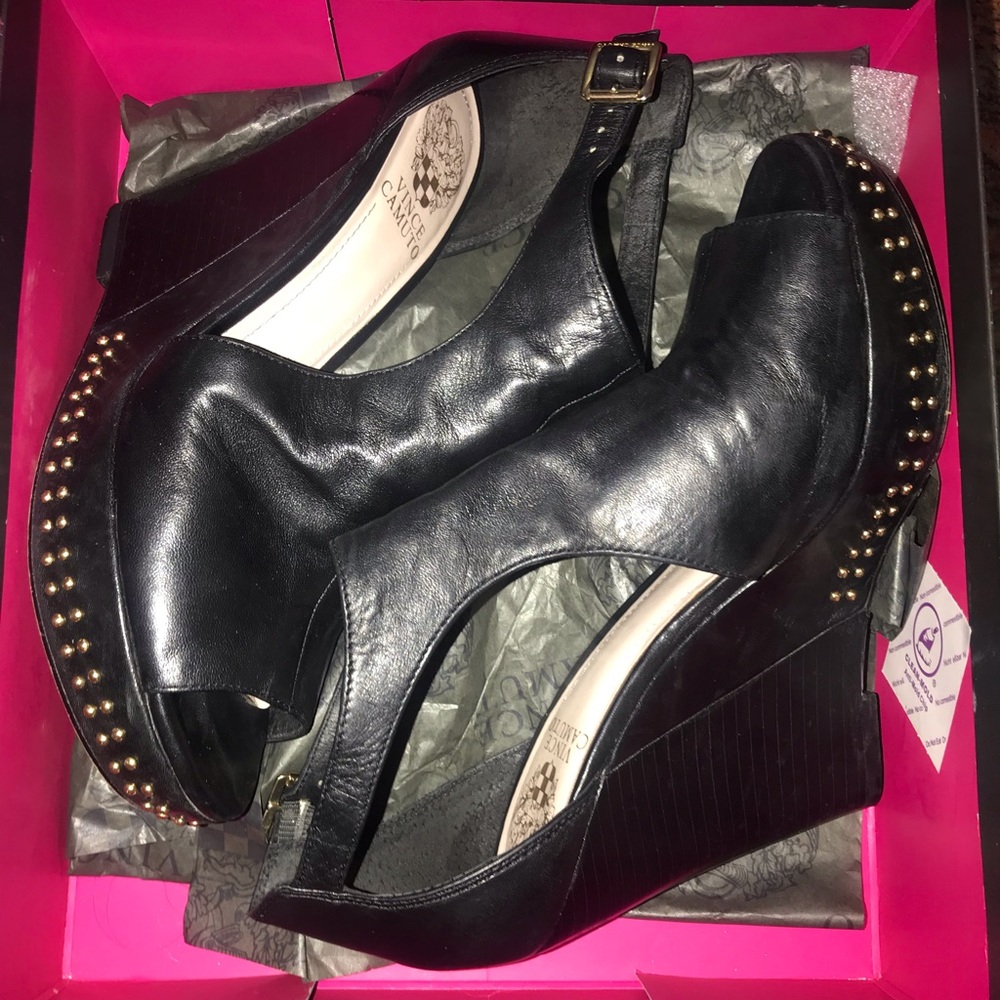 Vince camuto studded wedge heel (lightly worn)